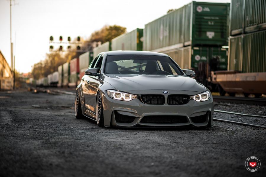  BMW M3 Sedan on Vossen Wheels (LC-106T) 2017 года  (фото 5 из 26)